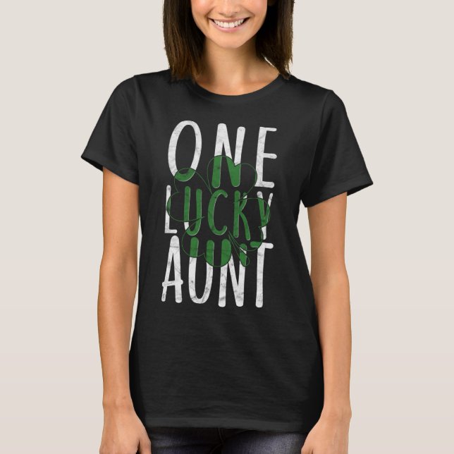 One Lucky Aunt Irish Sister C St Patricks Day T-Shirt (Front)