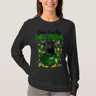 One Lucky Dog Mum Funny Pug Mum St Patricks Day T-Shirt
