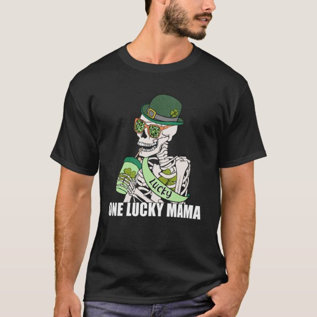 One Lucky Mama Shamrock N St Patricks Day Mum Mama T-Shirt (Front)