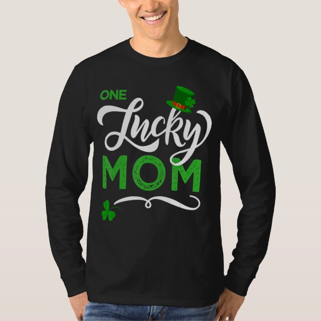 One Lucky Mum St  Patrick S Day Mum 2 T-Shirt (Front)
