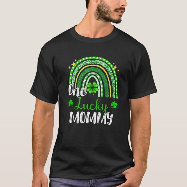One Lucky Mummy Leopard Print Rainbow St Patrick’S T-Shirt (Front)