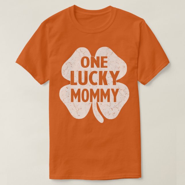 One Lucky Mummy s Irish St Patrick's Day Mummy Sha T-Shirt (Design Front)