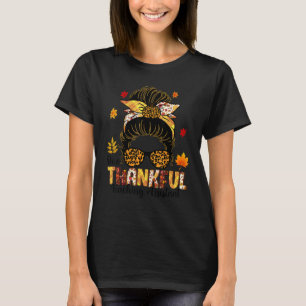 One Thankful Teaching Assistant Messy Bun Thanksgi T-Shirt