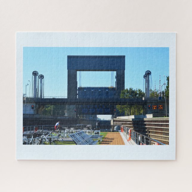 Opening the lock jigsaw puzzle (Horizontal)