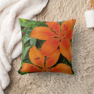 Orange-red flowers with green leaves cushion