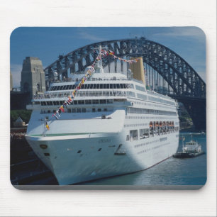 Oriana passenger liner on its maiden voyage, harbo mouse pad