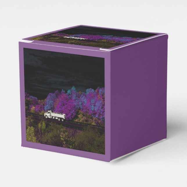 oscar leaves the party favour box (Front Side)