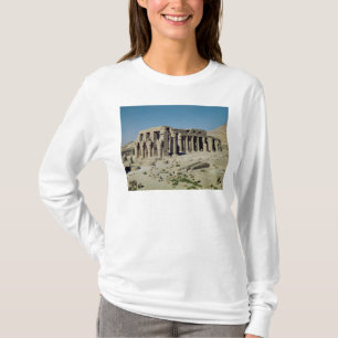Osiride figures Ramesses II flanking the walls T-Shirt