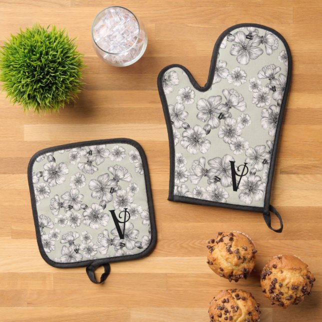 Oven Mitt and Pot Holders Monogram Oven Mitt & Pot Oven Mitt & Pot Holder Set (Top Down)