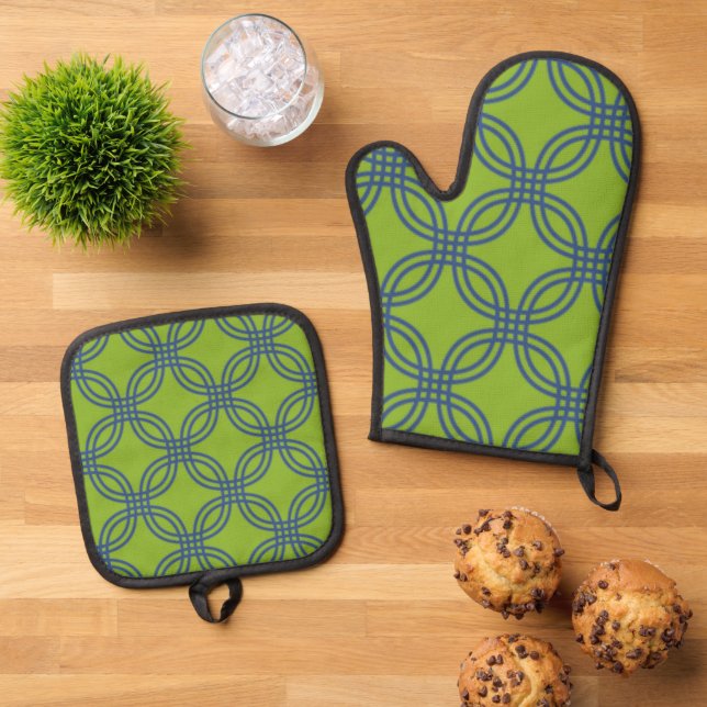 Oven Mitt and Pot Holders Oven Mitt & Pot Holder Set (Top Down)