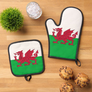 Oven Mitt and Pot Holders, Wales flag Oven Mitt & Pot Holder Set