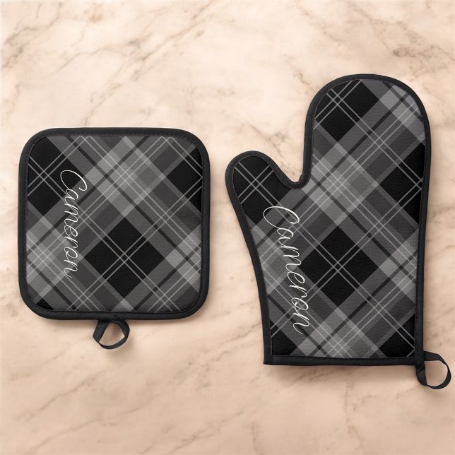 Oven Mitt Pot Holder Set Personalised Black Plaid (MISOOK Black Grey Plaid Oven Mitt and Pot Holder Set with Name)