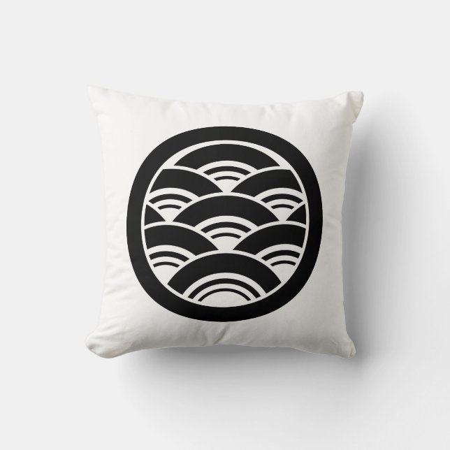 Overlapping waves in circle cushion (Front)