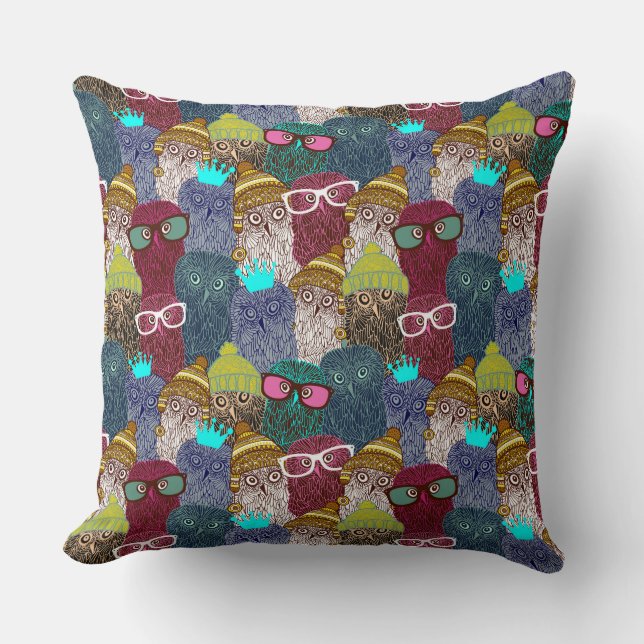 Owl in crown cushion (Front)