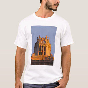 Palacio de Communicaciones, tower detail, sunset T-Shirt