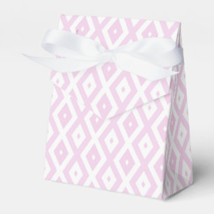 Pale pink and white diamond pattern favour box