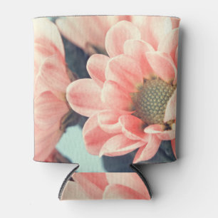 Pale pink flowers: vintage style. can cooler