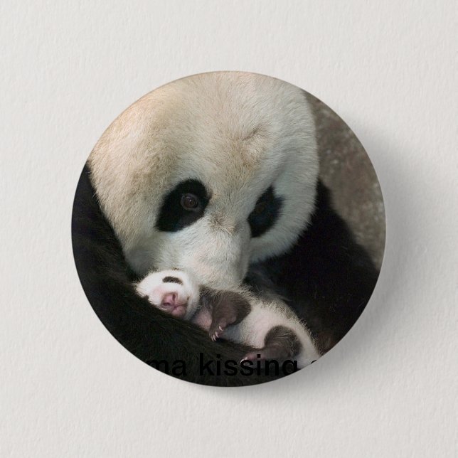 Panda kissing cub 6 cm round badge (Front)
