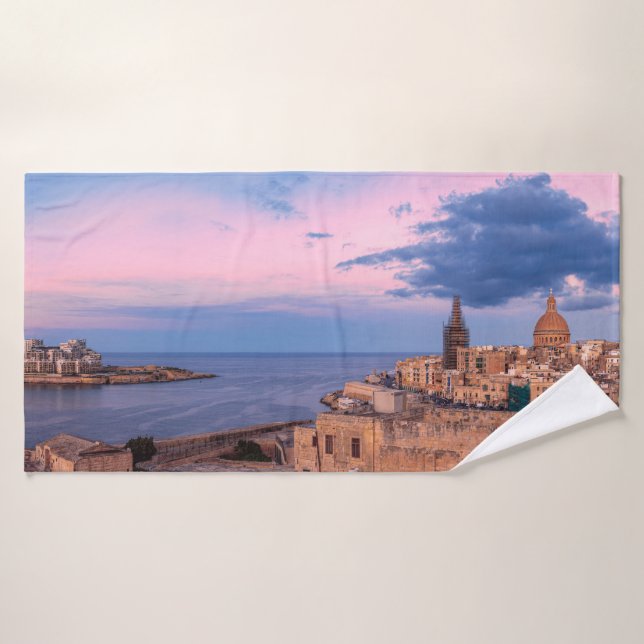 Panoramic view of sunset over Valletta Bath Towel (Bath Towel)