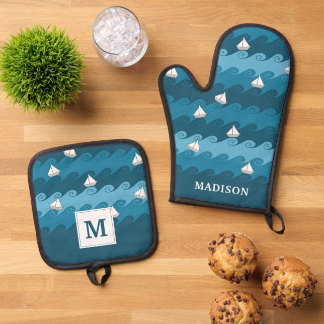 Paper Boats Pattern Oven Mitt & Pot Holder Set (Top Down)