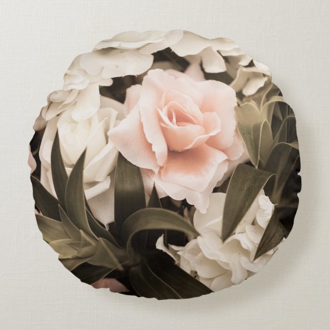 Pastel Floral Vintage: Timeless Elegance Round Cushion (Front)