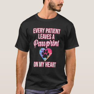 Patient Leaves Pawprint Veterinarian Veterinary Ve T-Shirt