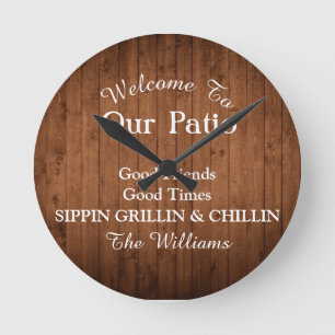 Patios signs round clock