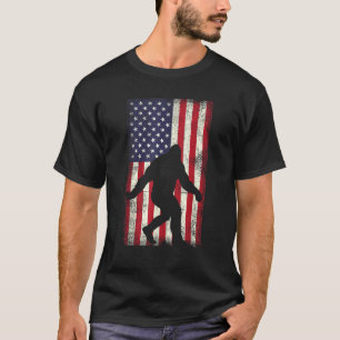 Patriot Bigfoot Sasquatch Love USA American Flag 4 T-Shirt