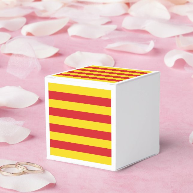 Patriotic favour box with Flag of Catalonia (Wedding)