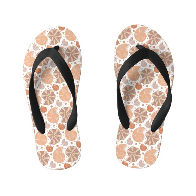 Pattern with cartoon seashell with doodle ornament kid's jandals (Footbed)
