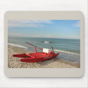 Pattino rosso sulla spiaggia - ricordi di mare mouse pad