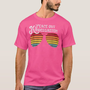 Peace Out Kindergarten Cute Class of 2022 Graduati T-Shirt