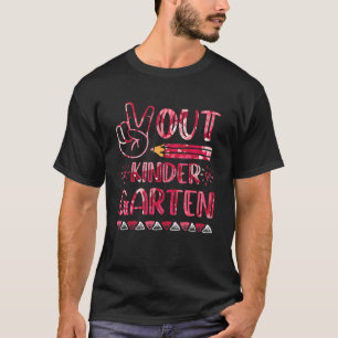 Peace Out Kindergarten Pink Heart Last Day Of Kind T-Shirt