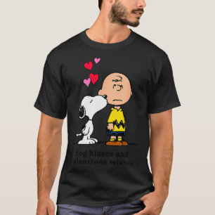 Peanuts - And Charlie Dog Kisses Valentine Wishes  T-Shirt