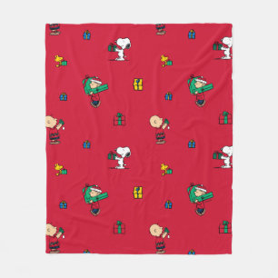Peanuts   Christmas Gift Giving Red Fleece Blanket
