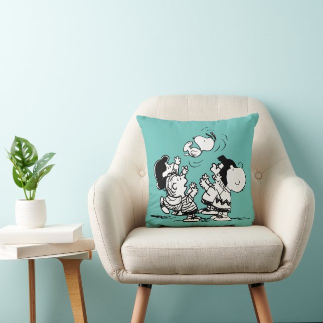 Peanuts Gang Lifting Snoopy Cushion (Chair)