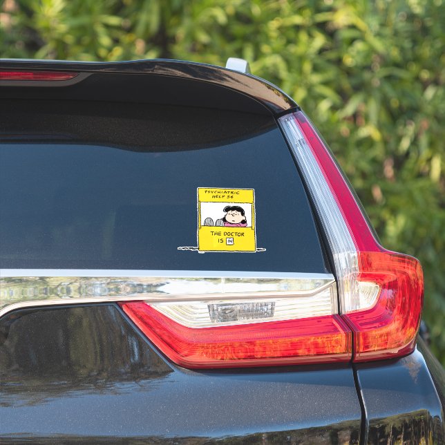 Peanuts | Lucy & the Doctor Is In (Car Side)