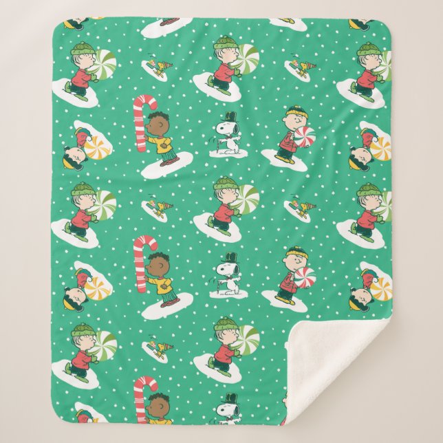 Peanuts Peppermint Dreams Snowflake Pattern Sherpa Blanket (Front)