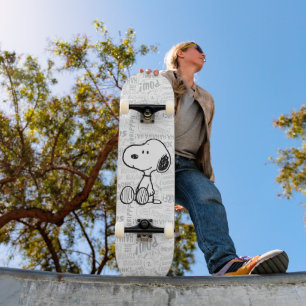 PEANUTS   Snoopy on Black White Comics Skateboard