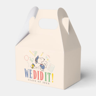 Peanuts Snoopy Woodstock We Did It Graduation Cap Favour Box
