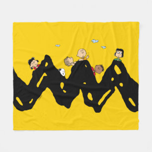 Peanuts   The Gang on the Zig Zag Fleece Blanket