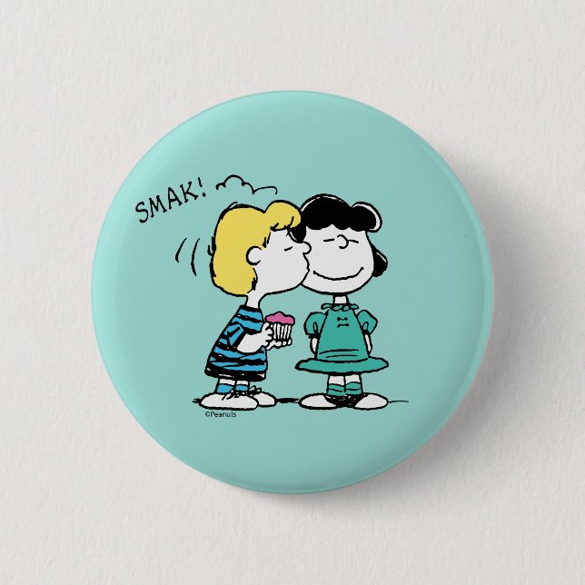 Peanuts | Valentine's Day | Lucy & Schroeder Kiss 6 Cm Round Badge (Front)