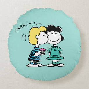 Peanuts   Valentine's Day   Lucy & Schroeder Kiss Round Cushion