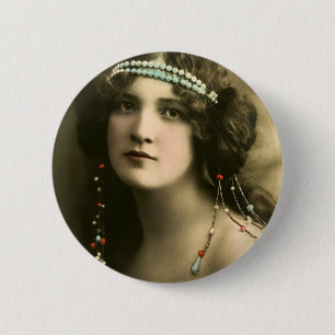 Pearls in Her Hair 6 Cm Round Badge