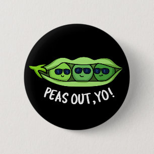 Peas Out Yo Funny Peas Pun Dark BG 6 Cm Round Badge