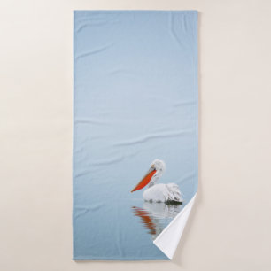 PELICAN ON BLUE WATER BATH TOWEL