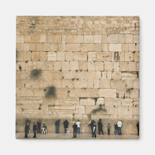 People praying at the wailing wall magnet