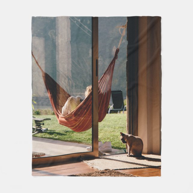 Person on brown swing fleece blanket (Front)