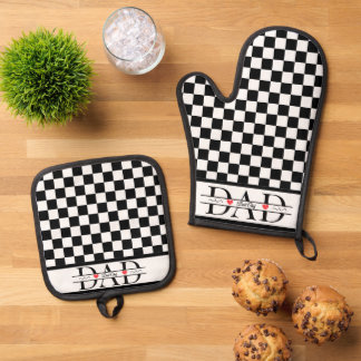 Personalised Black Retro Chequered Dad Best Chef Oven Mitt & Pot Holder Set