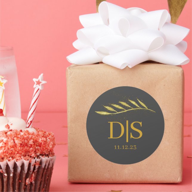 Personalised Gold colour Wedding Party Decor Favou Classic Round Sticker (Party)